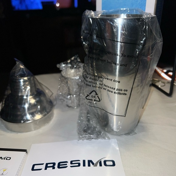 Cresimo 24 Oz. Stainless Steel Cocktail Shaker w/built-in strainer 3 Pce Set New - Picture 6 of 16